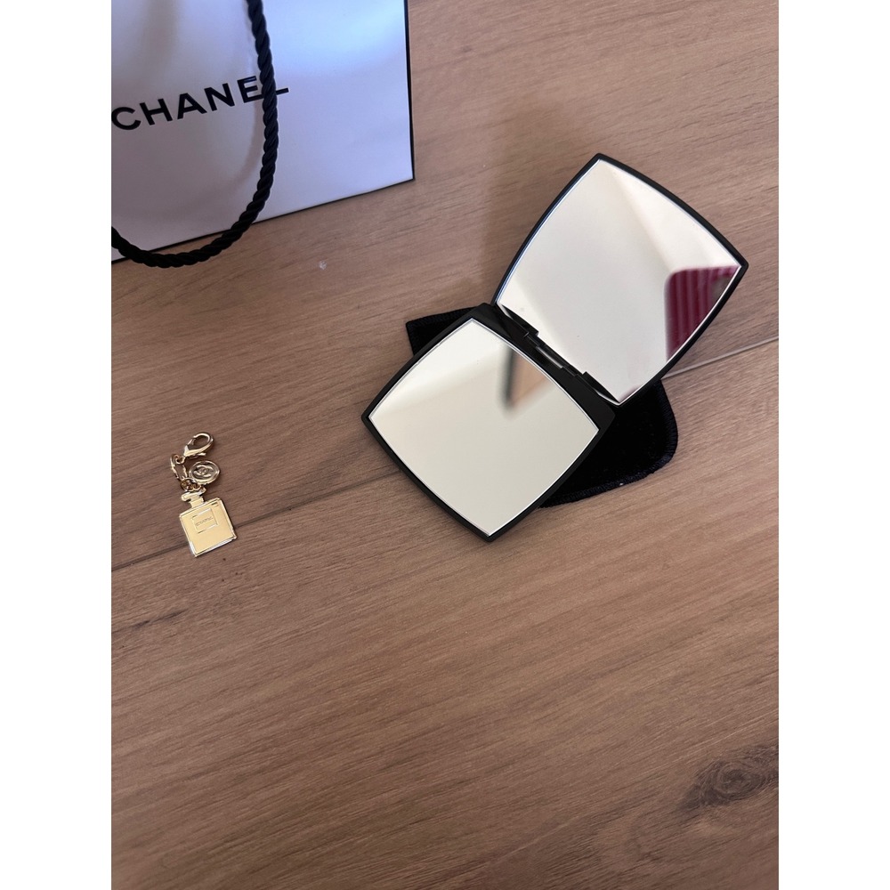Chanel Miroir Double Facettes Compact Mirror Black with Pouch and No 5 Charm - Picture 2 of 7